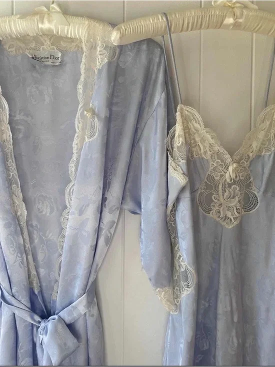 Vintage Christian Dior blue lace nightgown and robe set - Picture 5 of 5